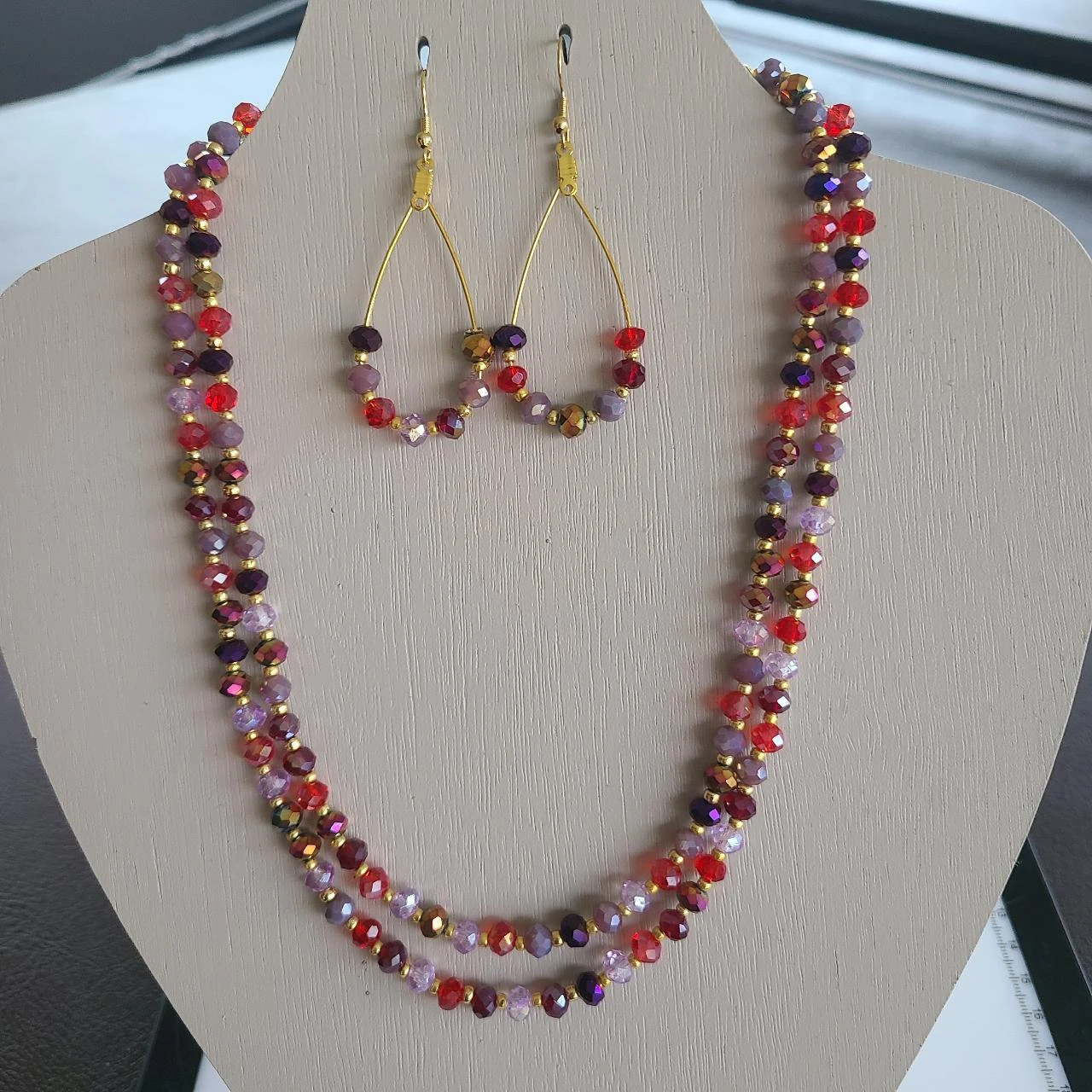 Parure collier double & boucles en verre de bohème dans les tons rouge PA660